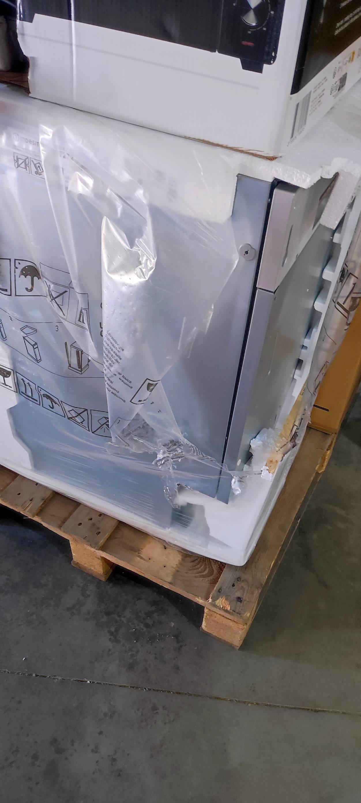Уценка B Dish Washer/bin Indesit DSIO 3M24 C S